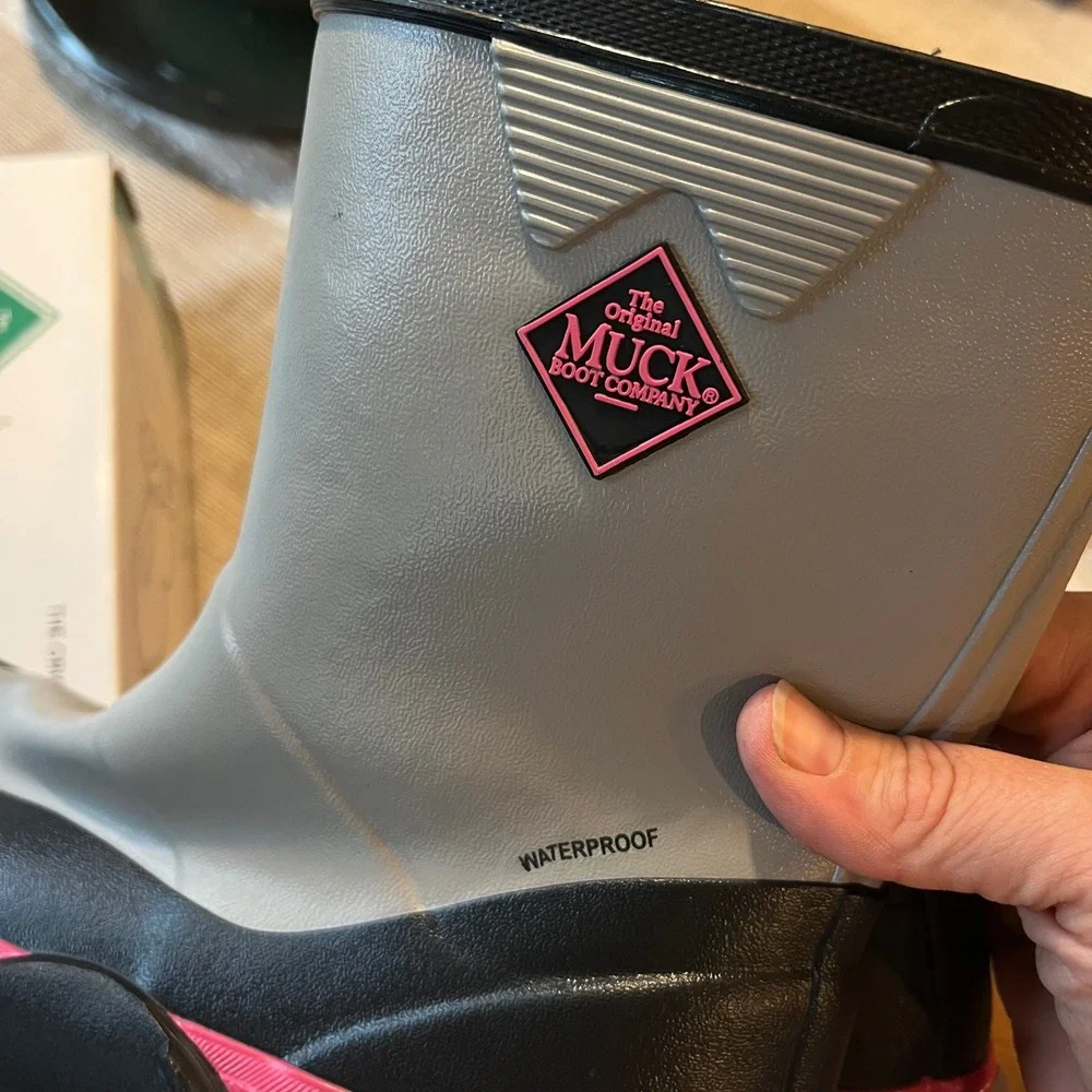 Muck Boot Company Youth Forager Gray Pink Waterproof Winter Boots FRK-104 Size 6
